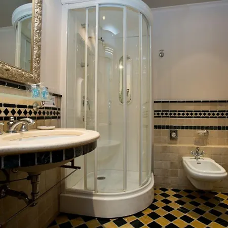 Hotel Tritone