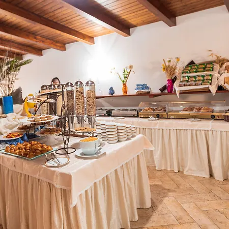 Tritone Hotel 4*