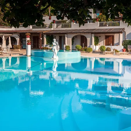 特利托尼利帕里酒店