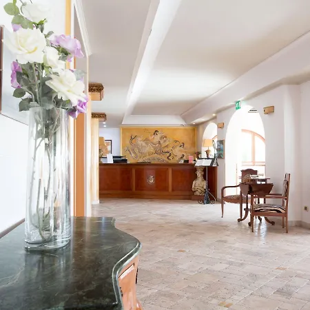 Tritone Hotel 4*