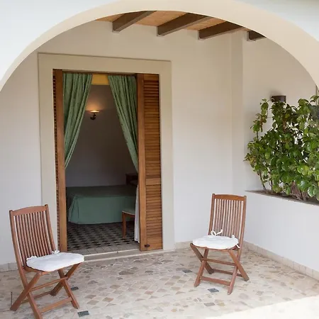 特利托尼利帕里酒店 4*