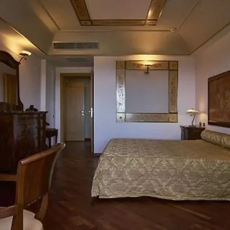 Tritone Hotel 4*