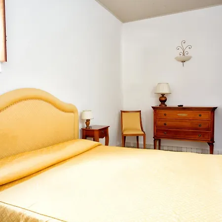 Hotel Tritone