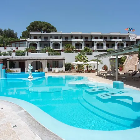 ホテル Tritone 4*