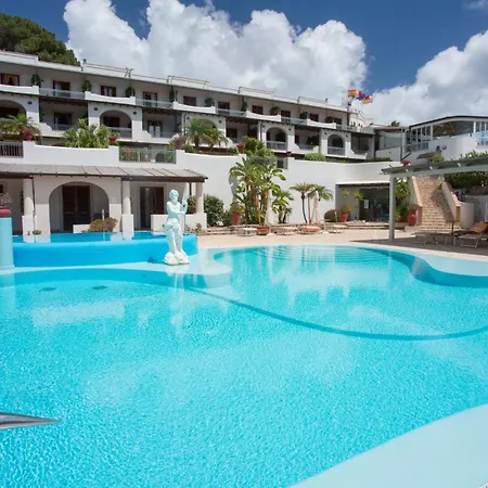 Tritone ホテル リーパリ