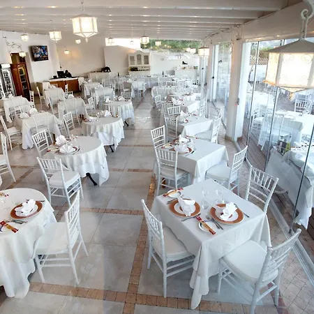 Tritone ホテル リーパリ