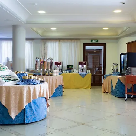 Hotel Tritone
