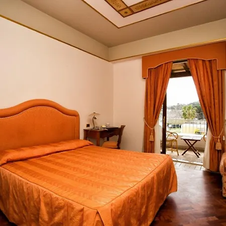 Tritone Hotel 4*