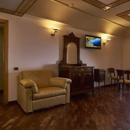 Tritone 4*