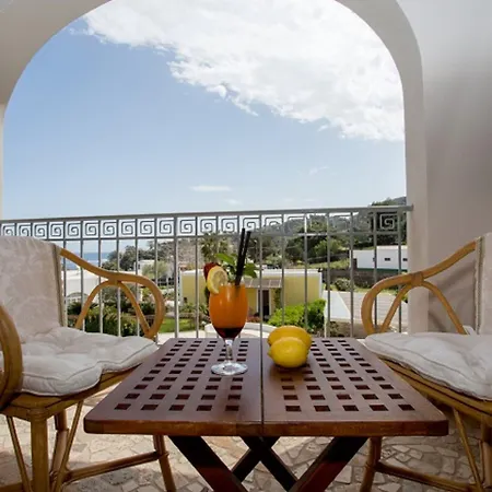 Tritone 4* リーパリ