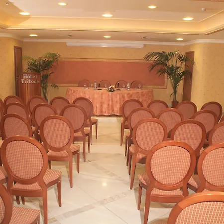 ホテル Tritone 4*