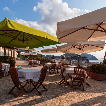 ホテル Tritone リーパリ