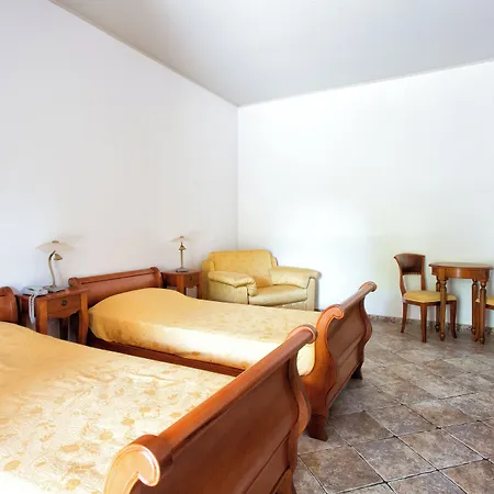 Hotel Tritone