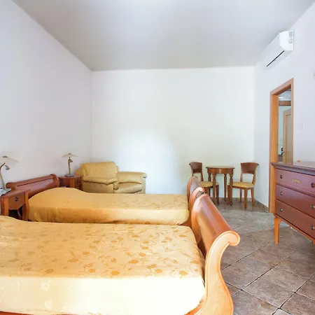Hotel Tritone