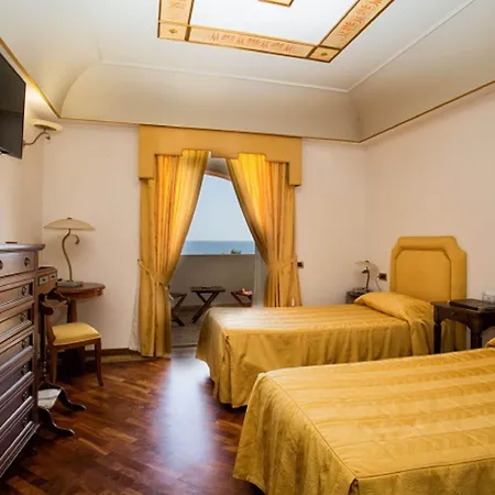 Tritone Hotel 4*