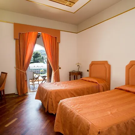Hotel Tritone