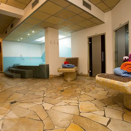 Hotel Tritone