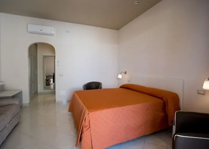 Tritone 4* ليباري